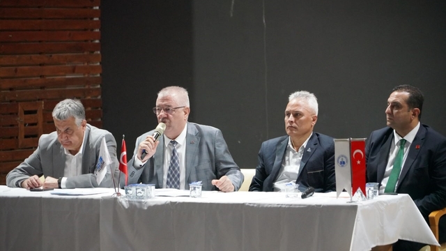 Edremit Belediyesi halk buluşmalarını sürdürüyor
Başkan Ertaş vatandaşları dinlemeye devam ediyor