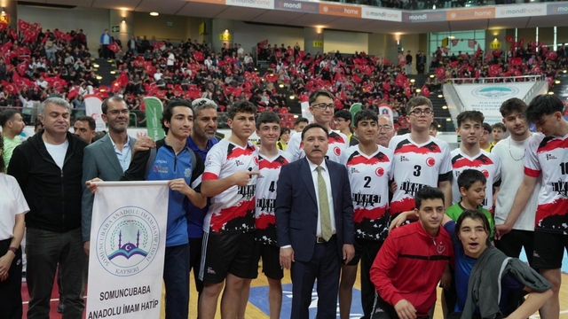 Kayseri'de imam hatip rüzgarı: 3 bin sporcu, tek yürek