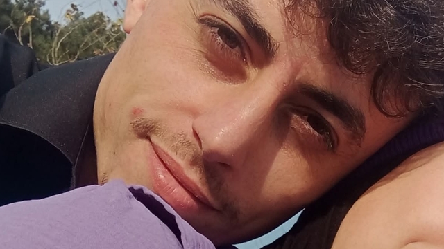 Park halindeki kamyonete çarpan motosikletin sürücüsü öldü