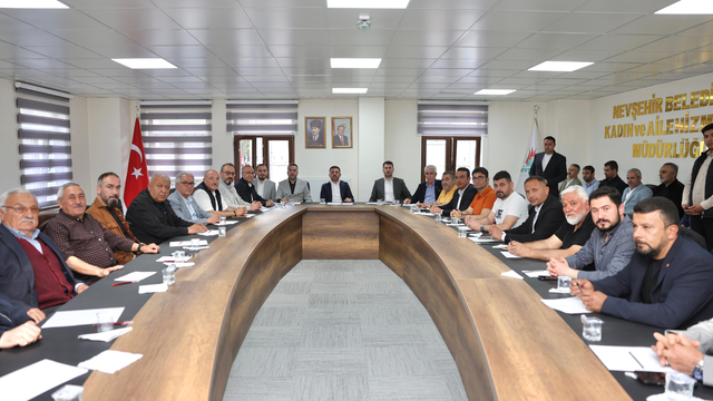 Nevşehir Belediye Başkanı Rasim Arı muhtarlarla bir araya geldi