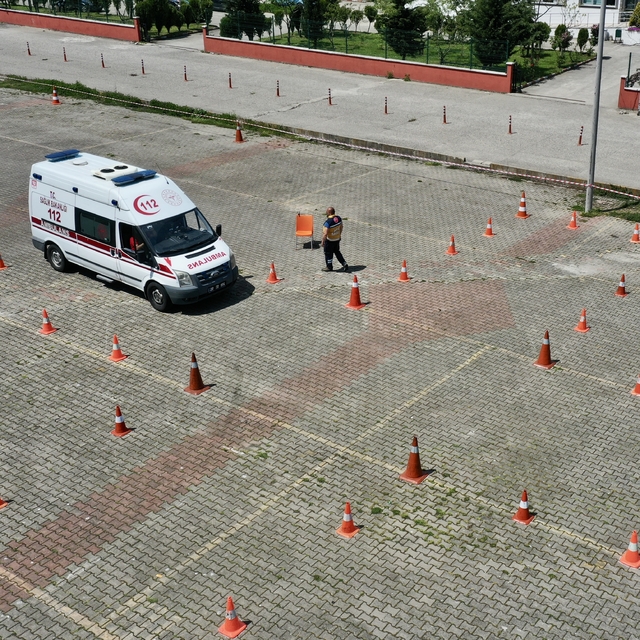 Giresun'da ambulans personeli parkurlarda hayat kurtarmaya hazırlanıyor