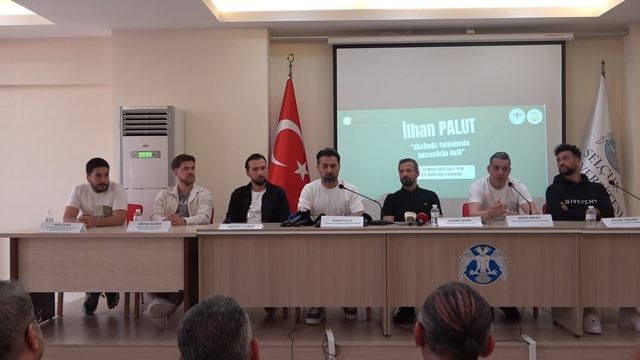 İlhan Palut: "Huzurla çalıştığımız bir şehirdeyiz"
Teknik Direktör İlhan Palut ve ekibi, Selçuk Üniversitesi öğrencileriyle buluştu