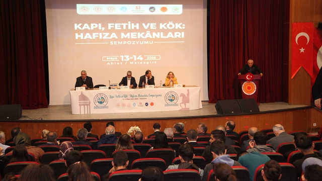 Ahlat'ta "Kapı, Fetih ve Kök: Hafıza Mekanları" sempozyumu