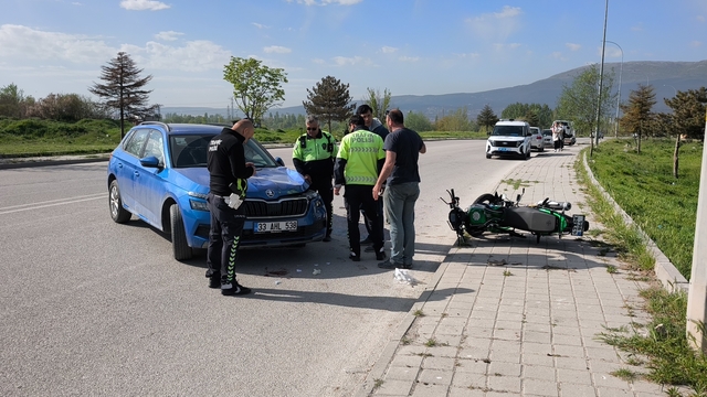 Kütahya'da otomobil ile motosiklet çarpıştı: 2 yaralı