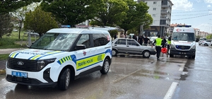 Otomobilin çarptığı yaşlı kadın ağır yaralandı