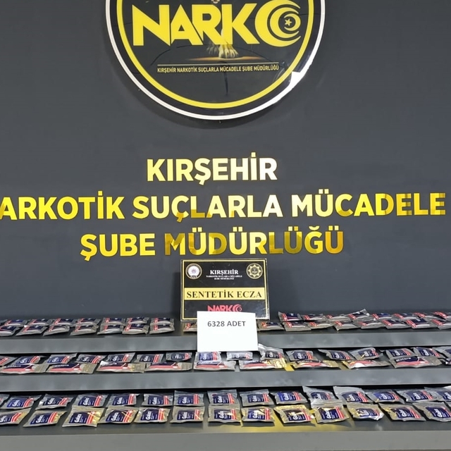 Kırşehir'de uyuşturucu hap ele geçirilen araçtaki 4 zanlı tutuklandı