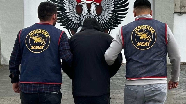 Iğdır'da 15 yıl hapis cezası bulunan kaçakçılık zanlısı yakalandı