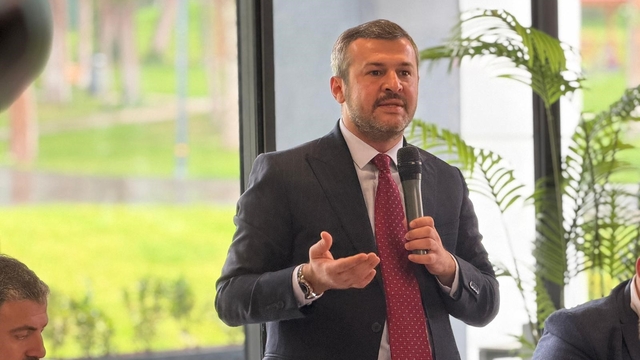 Başkan Çetinkaya: "Parkı yakanın suyu da, otobüs kartı da kesilecek"
Karabük Belediye Başkanı Özkan Çetinkaya, parklara zarar verenlere tepki gösterdi
Parka zarar verene belediye hizmetleri yasaklanacak