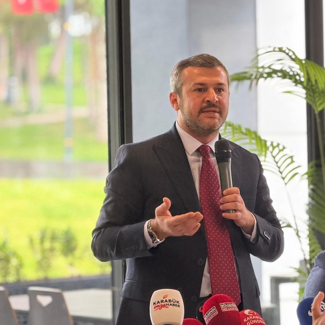 Başkan Çetinkaya: "Parkı yakanın suyu da, otobüs kartı da kesilecek"
Karabü...