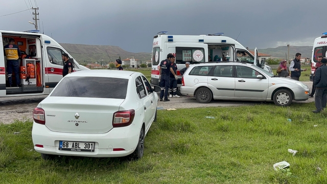 Aksaray'da trafik kazasında 4'ü çocuk 7 kişi yaralandı