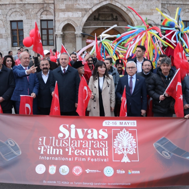 "Sivas Uluslararası Film Festivali" kortej yürüyüşüyle başladı