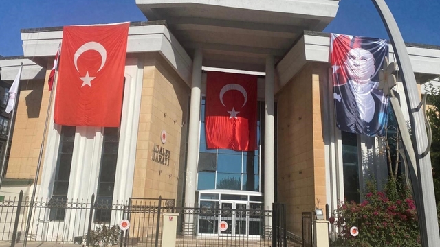 Cizre'de kargo aracı ile gümrük kaçağı mal sevkiyatına polis engeli: 2 tutuklama