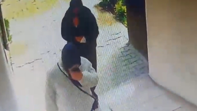 Evlerden hırsızlık yapan iki kadın kıskıvrak yakalandı