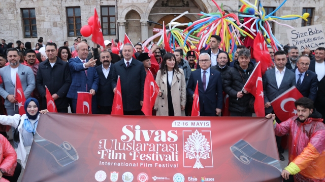 "Sivas Uluslararası Film Festivali" kortej yürüyüşüyle başladı