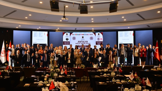 Antalya'da sağlık turizmi zirvesine 100'den fazla ülkeden katılım
