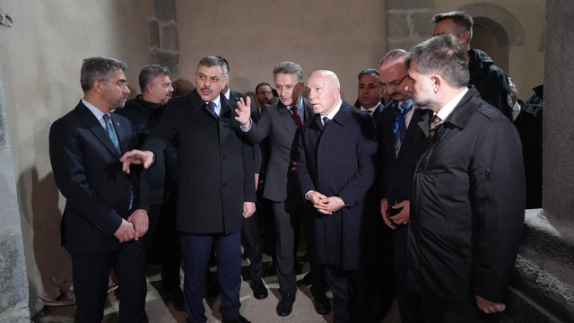 Bakan Çiftçi, Erzurum'da restorasyonu devam eden Fetih Camii'ni inceledi