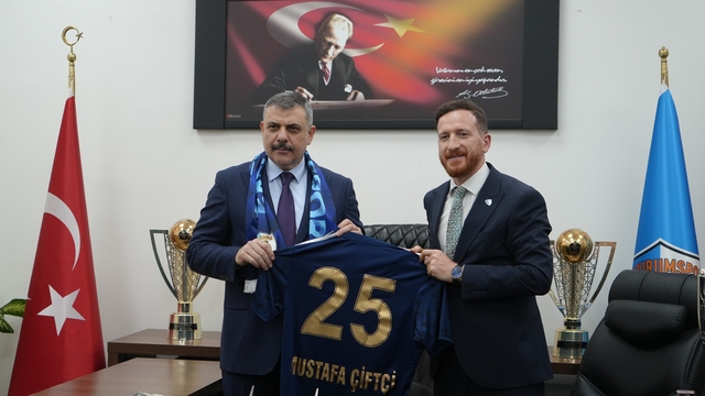 İçişleri Bakanı Çiftçi'den Erzurumspor'a tebrik ziyareti