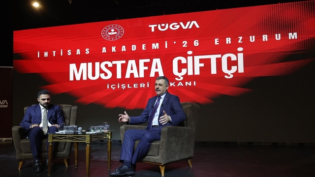 Bakan Çiftçi, Erzurum'da TÜGVA'nın İhtisas Akademi Programı'na katıldı
