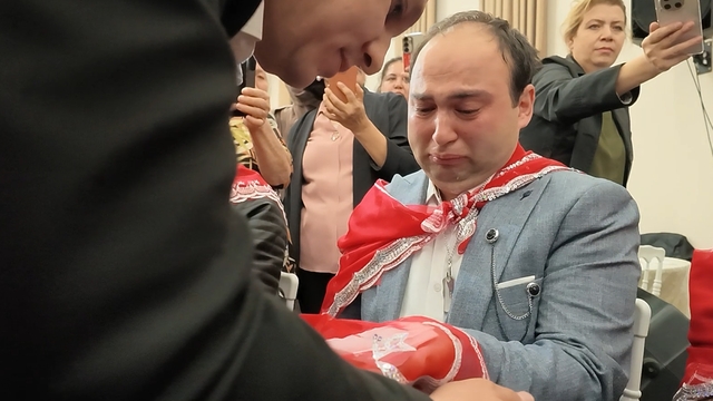 Özel bireyler askerlik kına gecesinde hem duygulandı hem eğlendi
Mehter takımı kına gecesine coşku kattı