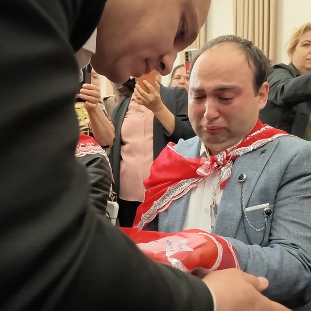 Özel bireyler askerlik kına gecesinde hem duygulandı hem eğlendi
Mehter tak...