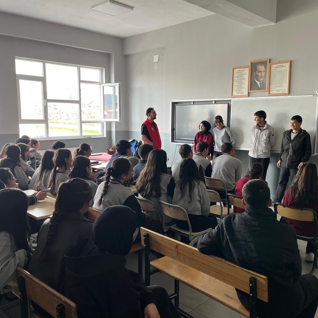 Sarıkamış'ta öğrencilere terörle mücadele ve dijital güvenlik semineri