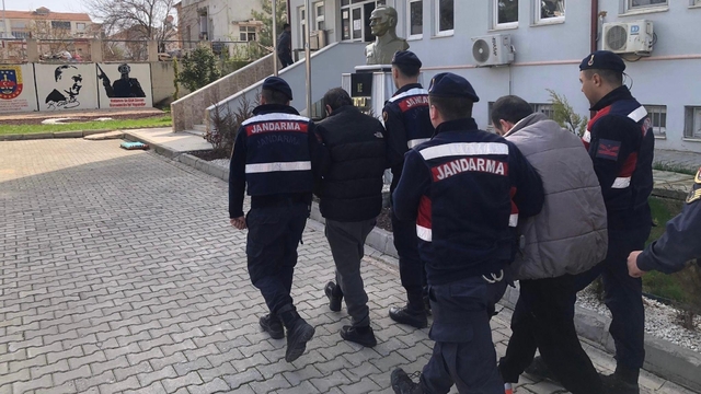 Adana'da 406 yıl ve 222 yıl hapis cezalarıyla aranan 2 hükümlü Adıyaman'da yakalandı