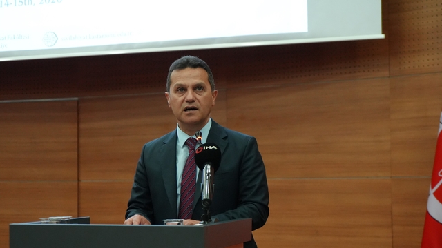 Kastamonu'da "Şeyh Şab'an-ı Veli Sempozyumu" başladı
Rektör Topal: "Tasavvufun özünde Peygamber Efendimiz'in ahlakını örnek alma çabası bulunuyor"
