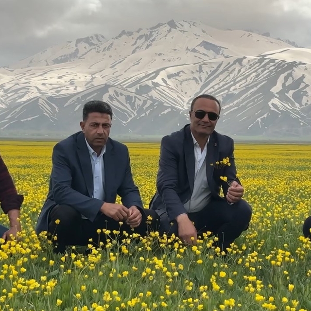 Yüksekova'da iki mevsim bir arada yaşanıyor