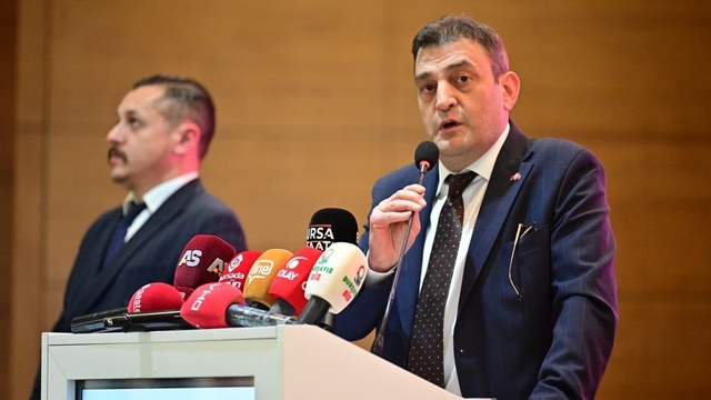 MHP'den su indirimine destek...
MHP Bursa İl Başkanı Tekin:
"CHP döneminde popülist politikalar BUSKİ'yi çıkmaza sürükledi"
"AK Parti döneminde BUSKİ önünde su sayaçları kıranlar, CHP döneminde ezici boyutlara ulaşan fahiş su zamları karşısında tek kelime dahi etmedi"
"Cumhur İttifakı, belediyeciliği bir şov alanı değil; sorumluluk, hizmet ve sürdürülebilir yönetim anlayışıyla ele almıştır"