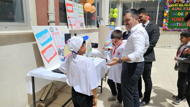 Dicle'de Bilim Fuarı ilgi gördü
