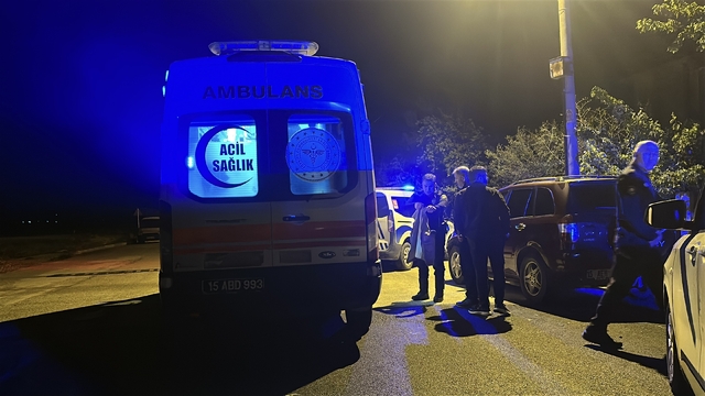 Tartıştığı babasını bıçakladı, ekipler tarafından gözaltına alındı