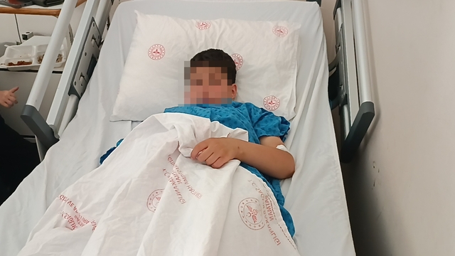 İlkokul öğrencisi, parkta tüfekle bacağından vuruldu