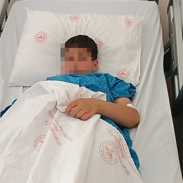 İlkokul öğrencisi, parkta tüfekle bacağından vuruldu
