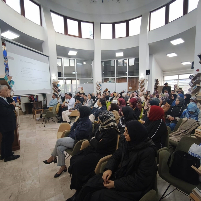 'Aile Okulu' etkinlikleri sürüyor