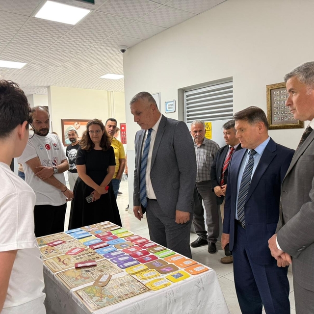 Burhaniye'de TÜBİTAK 4006-A Bilim Fuarı düzenlendi