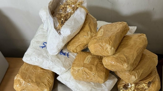 Otomobilin gösterge panelinden gizli kasa çıktı: 3,2 kilogram altın ele geçti