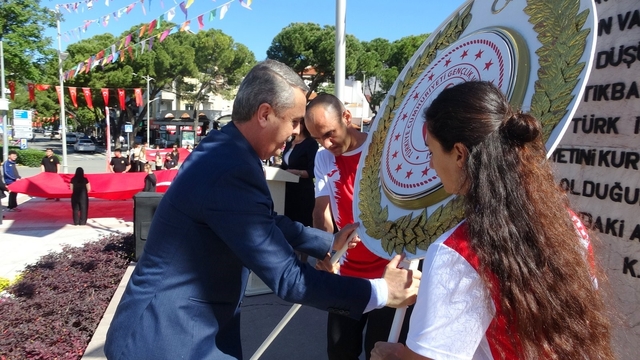 Muğla'da 19 Mayıs coşkusu Gençlik Haftası çelenk sunma töreniyle başladı