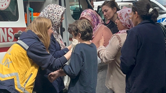 Yangında yaralanan özel ihtiyaç sahibi çocuk gözyaşlarına boğuldu