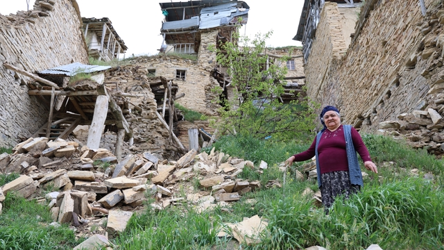 Taş evleriyle Ortaçağ dönemini andıran 8 asırlık köy ilgi bekliyor
Orta Çağ'ı andıran köy, mimarisi ile ilgi topluyor