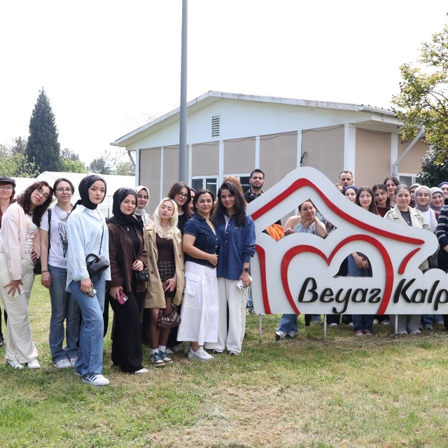 Üniversiteliler sahada sosyal hizmet eğitimi aldı