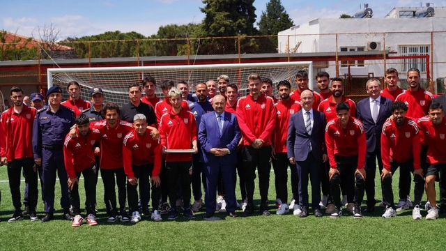 Ayvalıkgücü'ne final öncesi moral ziyareti