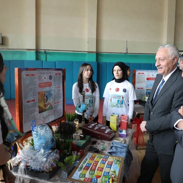 Bayburt'ta öğrencilerin bilim projeleri sergilenmeye devam ediyor