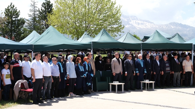 Seydişehir'de üniversite öğrencileri mezuniyet heyecanı yaşadı