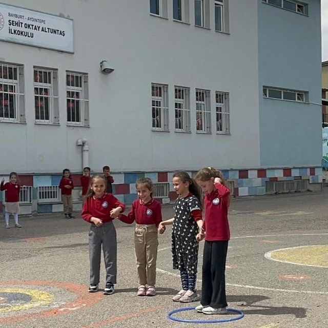 Aydıntepe'de öğrenciler yardımlaşmayı oyunla öğrendi