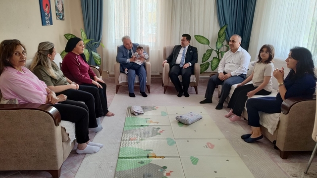 Anamur Kaymakamı Kemal Duru engellileri ziyaret etti