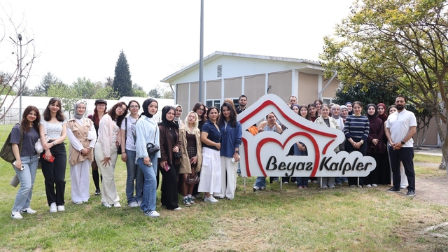 Üniversiteliler sahada sosyal hizmet eğitimi aldı