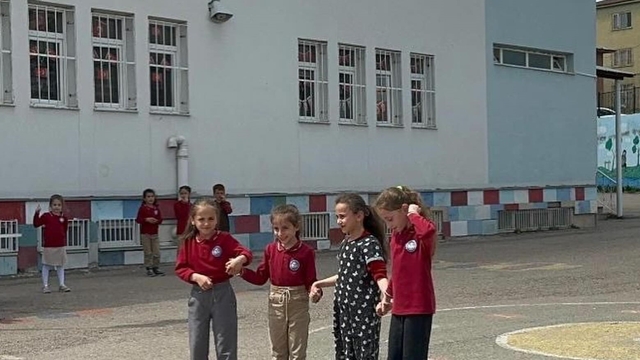 Aydıntepe'de öğrenciler yardımlaşmayı oyunla öğrendi