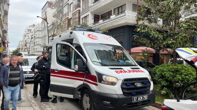 Sinop'ta hafif ticari araç yayaya çarptı