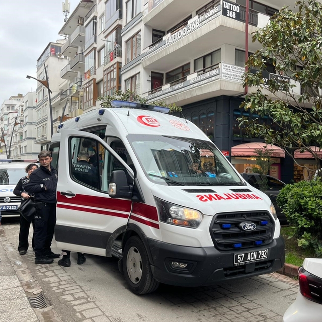 Sinop'ta hafif ticari araç yayaya çarptı