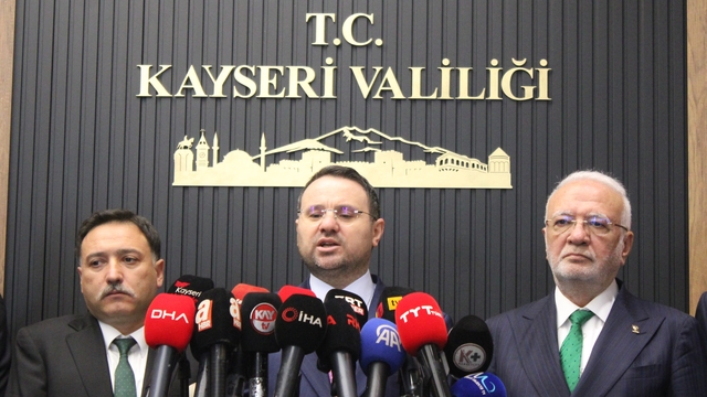 Bakan Gürlek: "Ucu nereye dokunursa dokunsun devletimizin demir yumruğunu indiriyoruz"
Adalet Bakanı Akın Gürlek:
"Mağdur ailelerimizle sürekli temas halindeyiz"